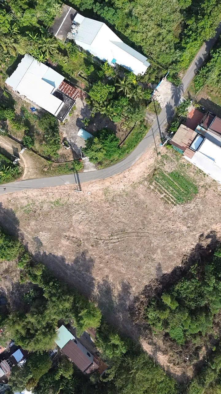 Gia đình tôi cần bán gấp mảnh vườn 1055m2(có sẵn 300m2 TC) 2tỷ150 mong gặp được khách thiện chí