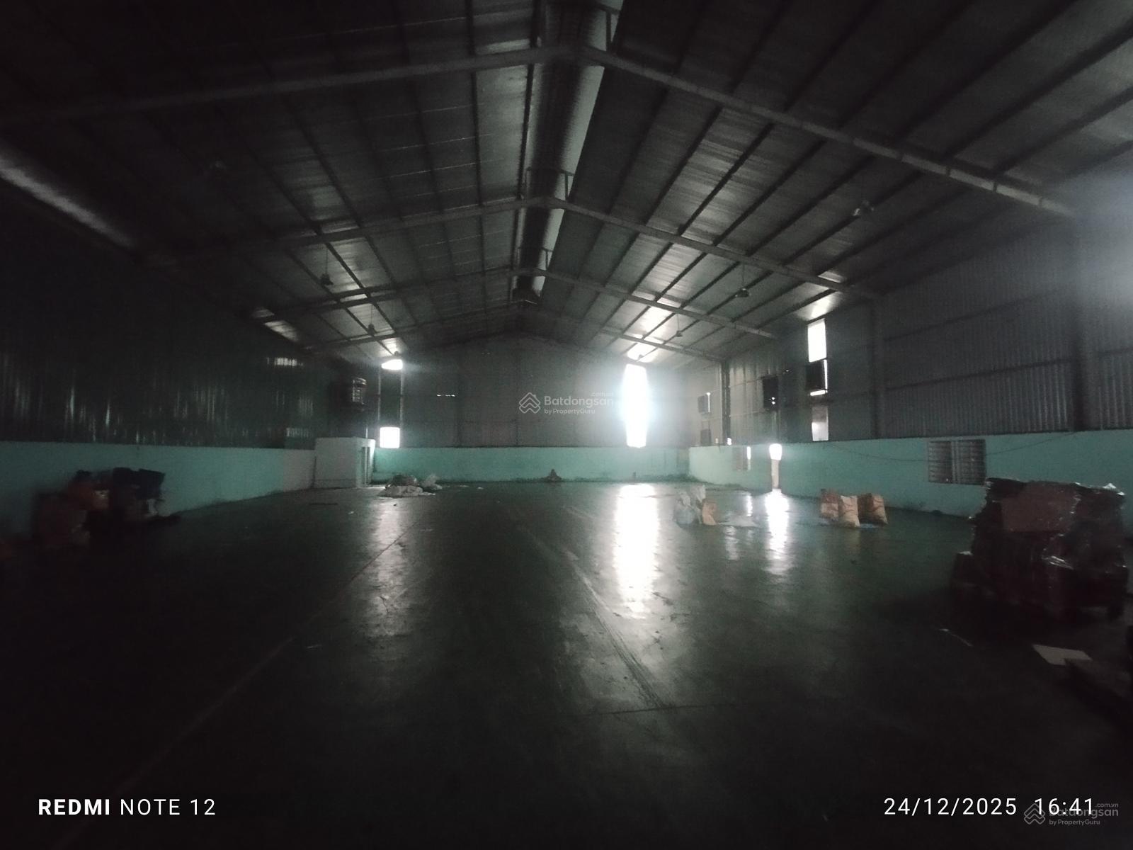 Cho thuê nhà xưởng 950m2. Trạm điện 250kva. Giá 55tr/tháng