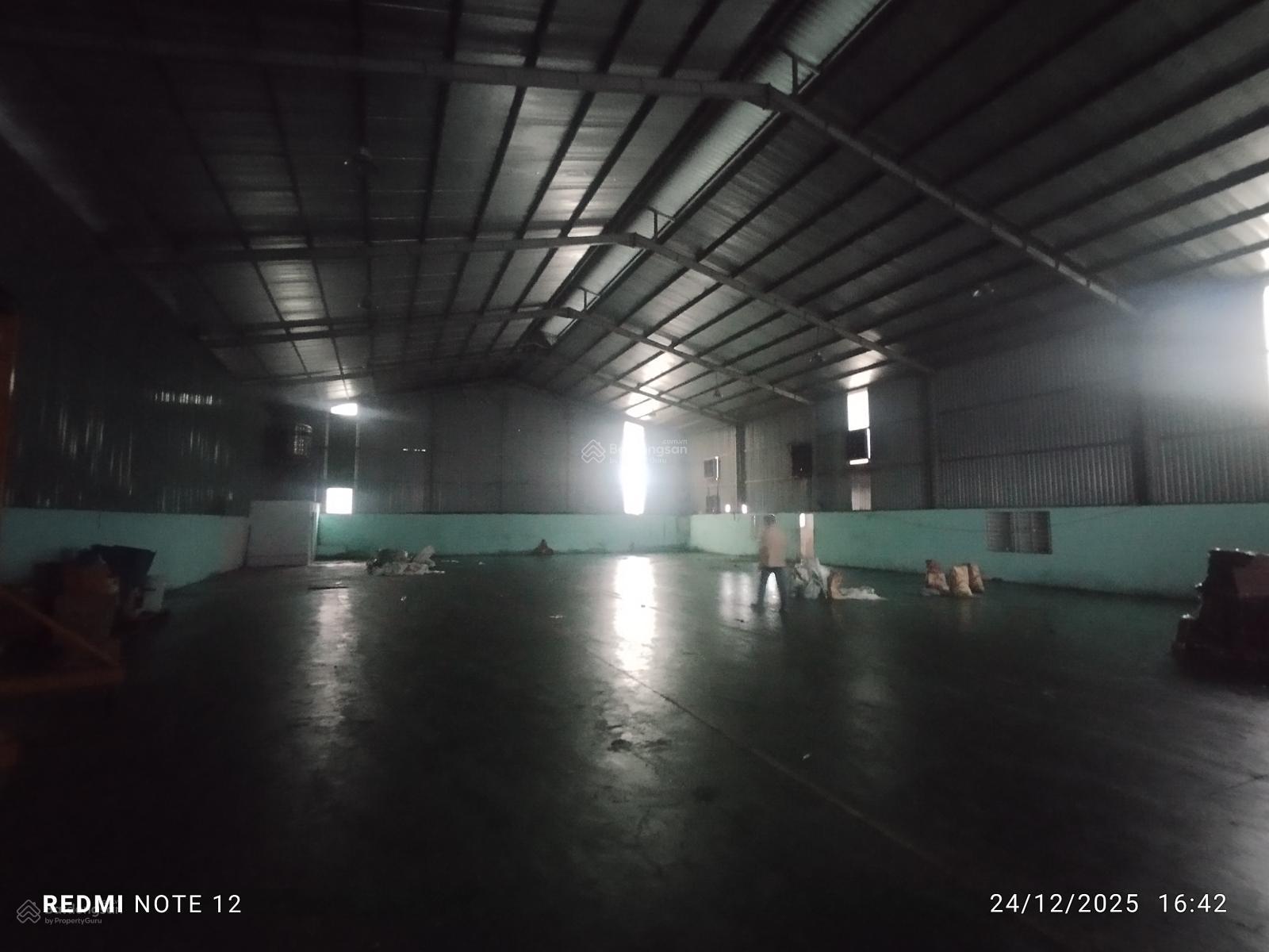 Cho thuê nhà xưởng 950m2. Trạm điện 250kva. Giá 55tr/tháng