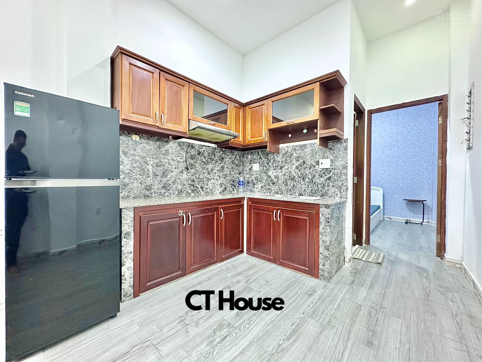 Cho thuê căn hộ 1PN 40m2 tách bếp, full NT, có hút mùi. Ngay Điện Biên Phủ gần ga metro Văn Thánh