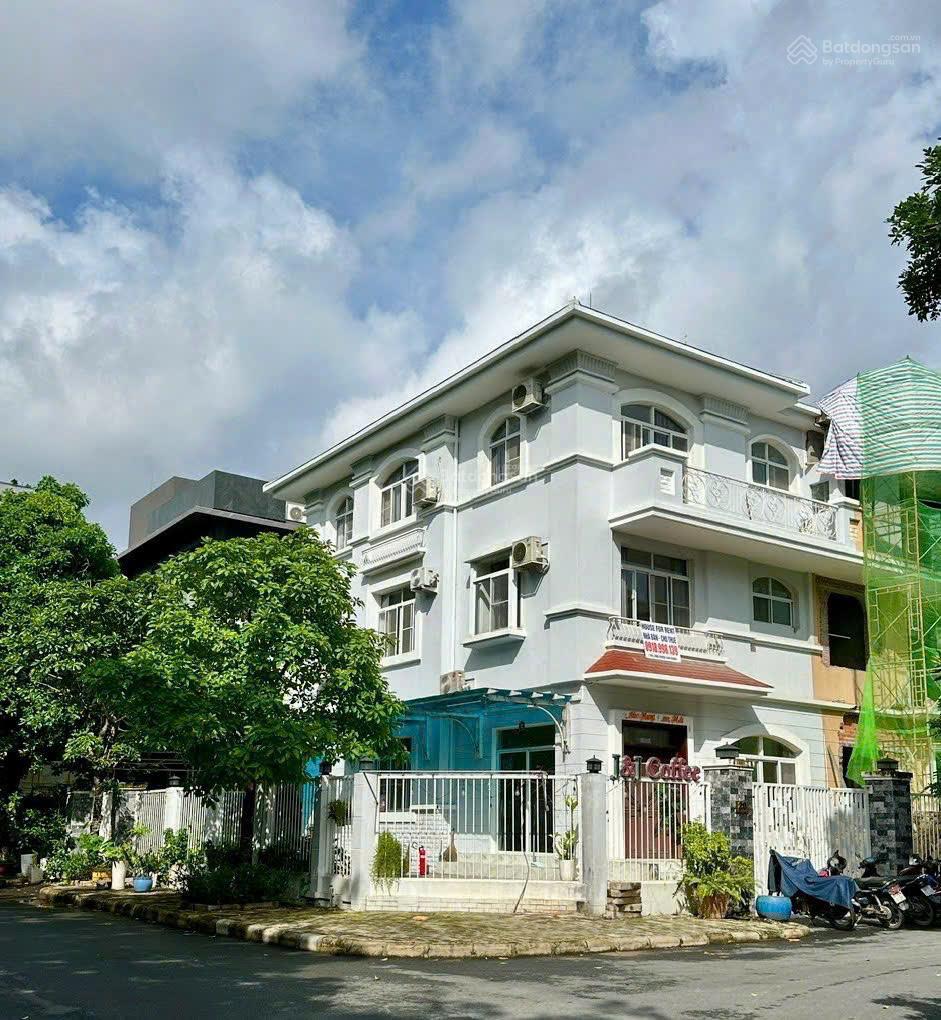 Hot - bán gấp biệt thự Mỹ Giang 2, Phú Mỹ Hưng. DT: 226,4m2. Giá siêu tốt 76.5 tỷ, LH: 0912 264 *** Hot - bán gấp biệt thự Mỹ Giang 2, Phú Mỹ Hưng. DT: 226,4m2. Giá siêu tốt 76.5 tỷ, LH: 0912 264 ***