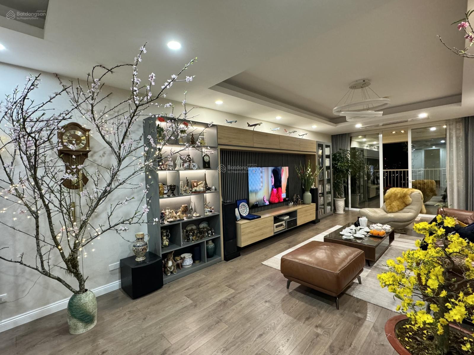 Bán căn hộ Ciputra P1 P2 145m2 3 ngủ sửa đẹp full nội thất - 0974 606 ***