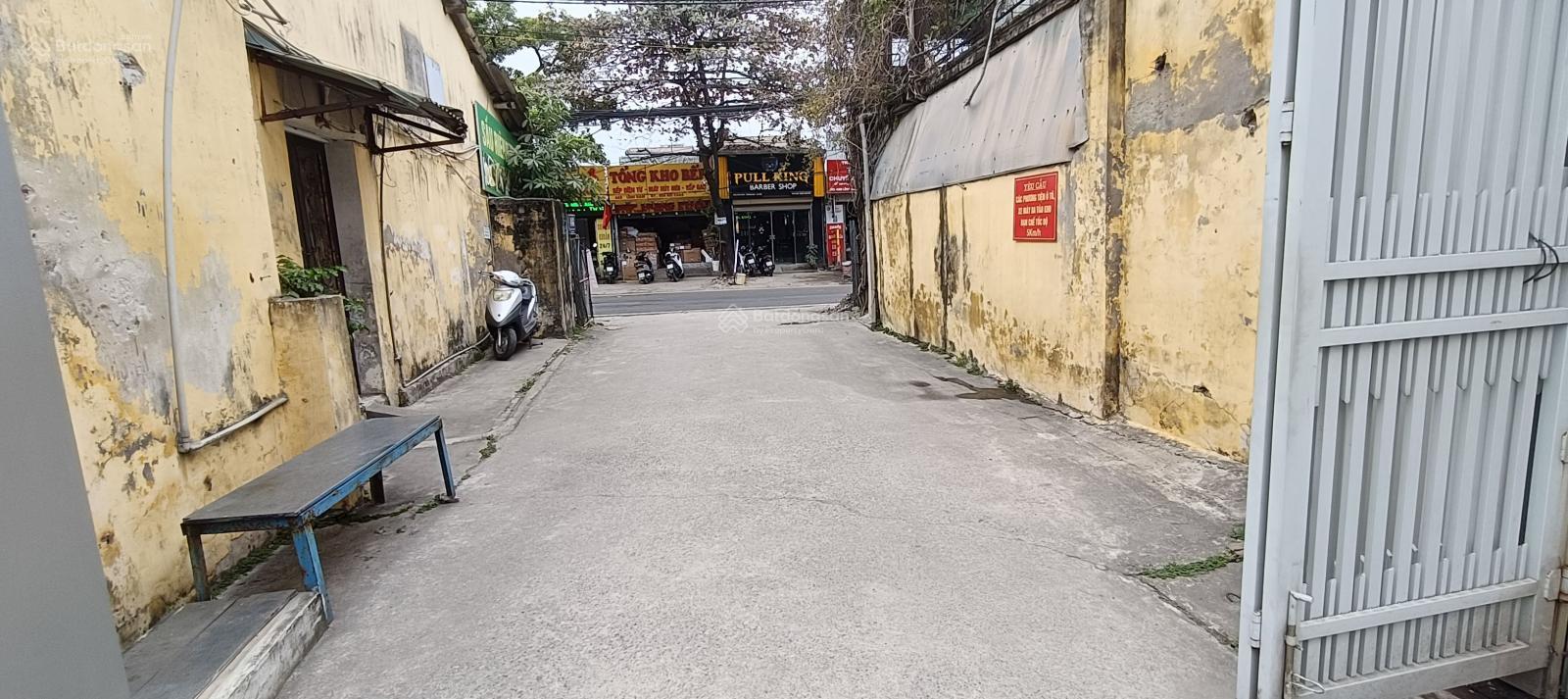 Cho thuê kho xưởng đường Lĩnh Nam, Hoàng Mai, DT 480m2, MT 16m, xuất VAT, xe công, bảo vệ gác cổng