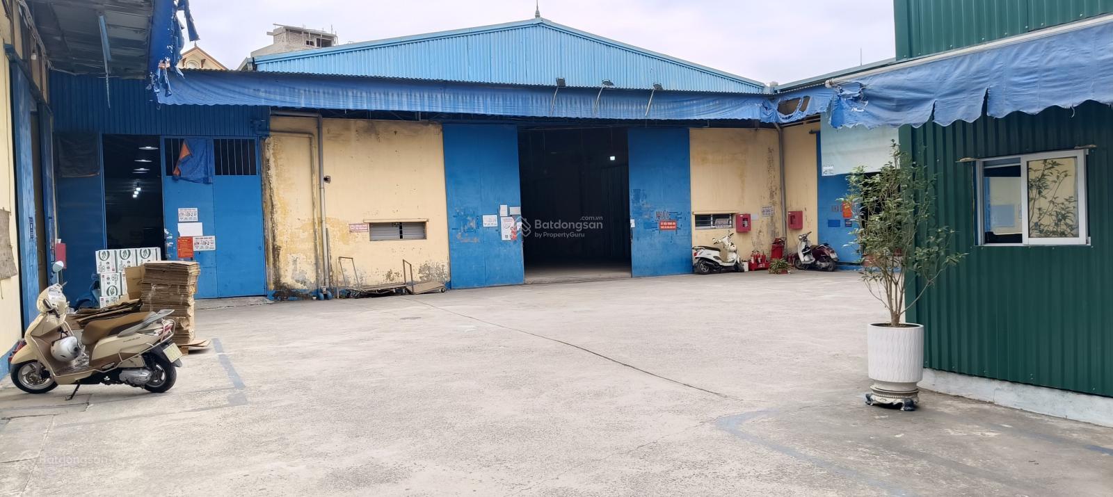 Cho thuê kho xưởng đường Lĩnh Nam, Hoàng Mai, DT 480m2, MT 16m, xuất VAT, xe công, bảo vệ gác cổng