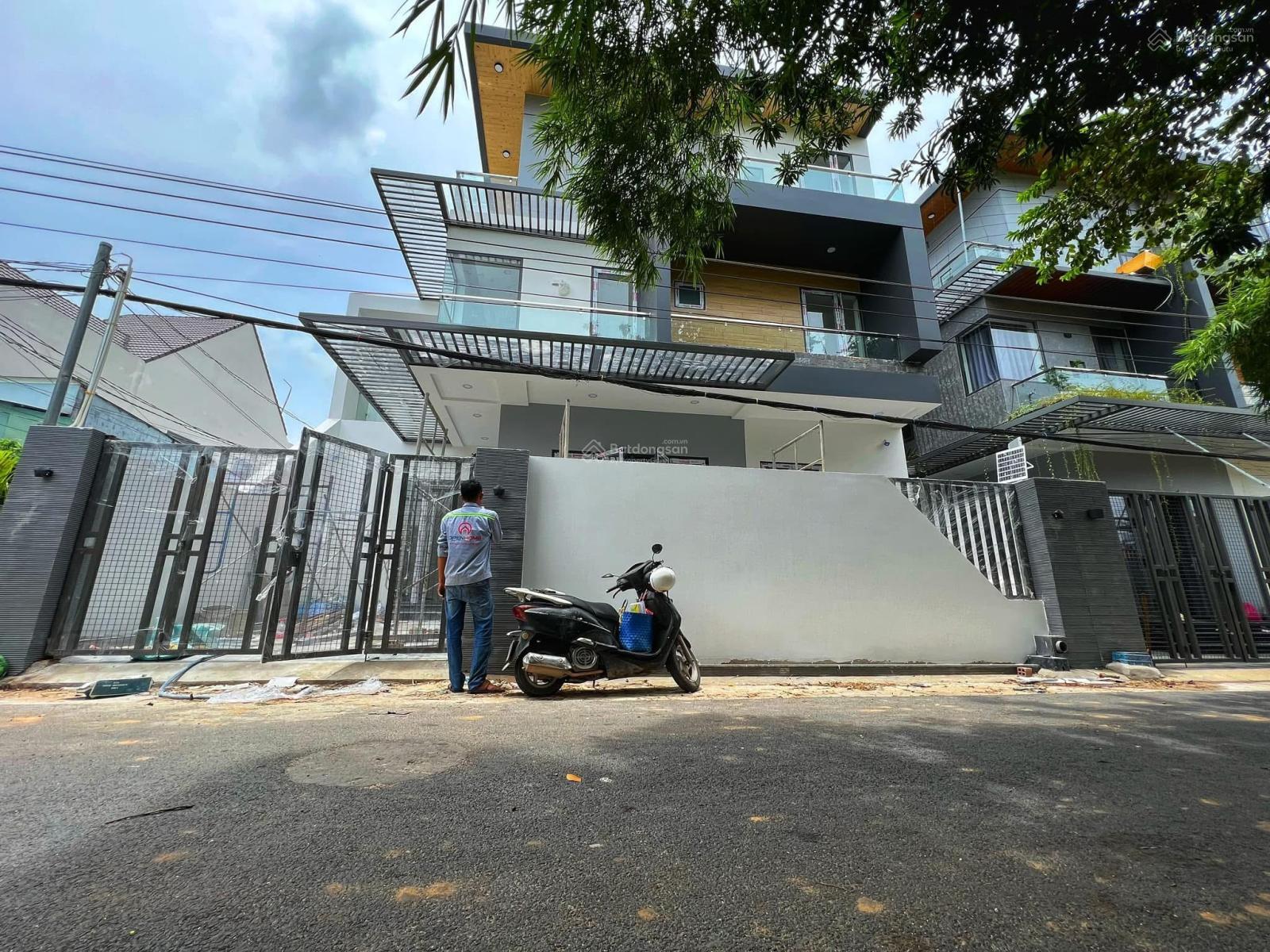 Biệt Thự PHÚ HOÀ -Giáp Chợ Bình Điềm , Trường Đại học TDM chỉ 500m - 1 xẹt Lê Hồng Phong cách 50m