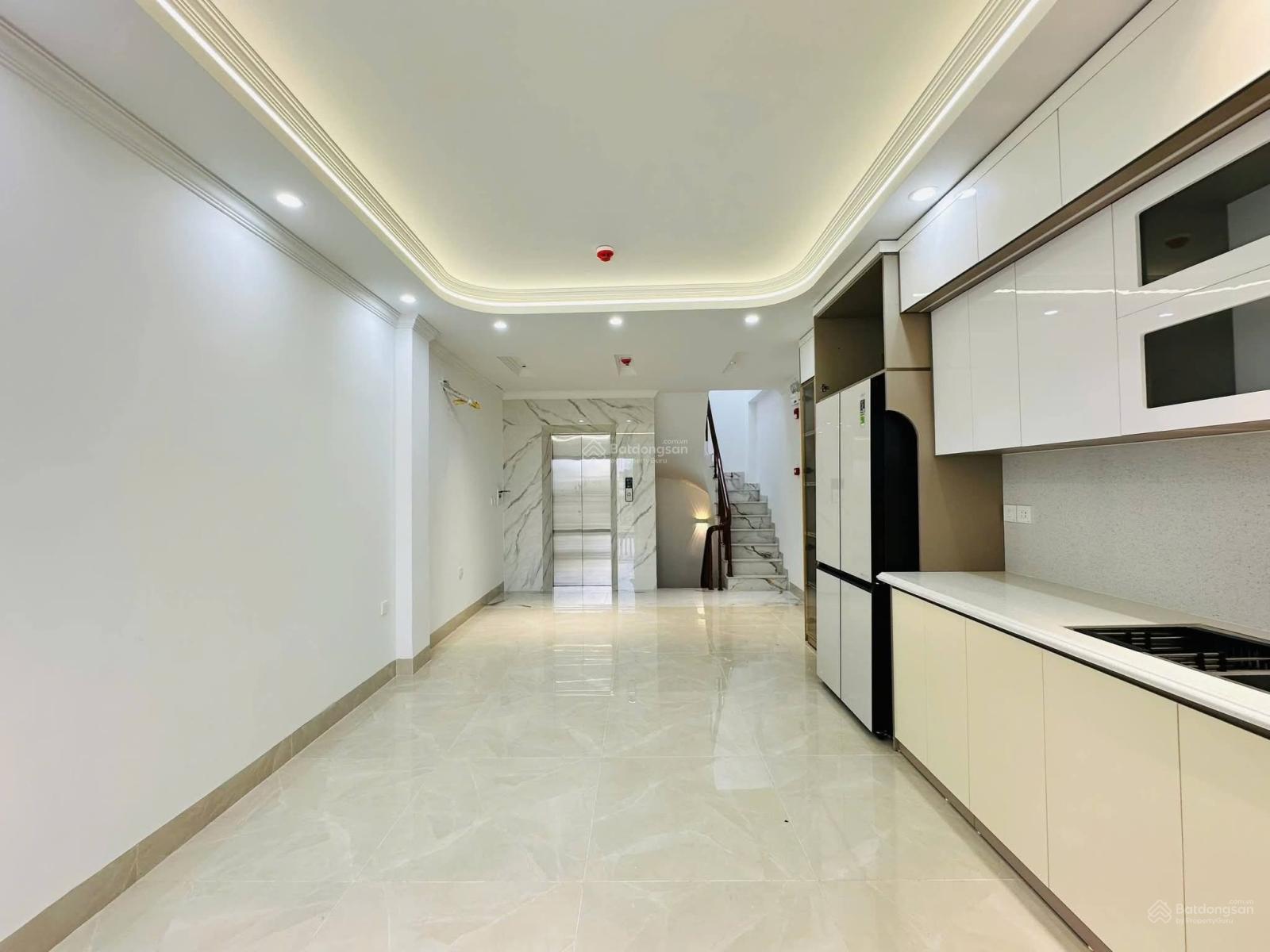 Cực hiếm! Bán gấp nhà xây mới ,thang máy. 40m2*5.5t. Ba bước ra mặt phố. Ở, online. KD đỉnh