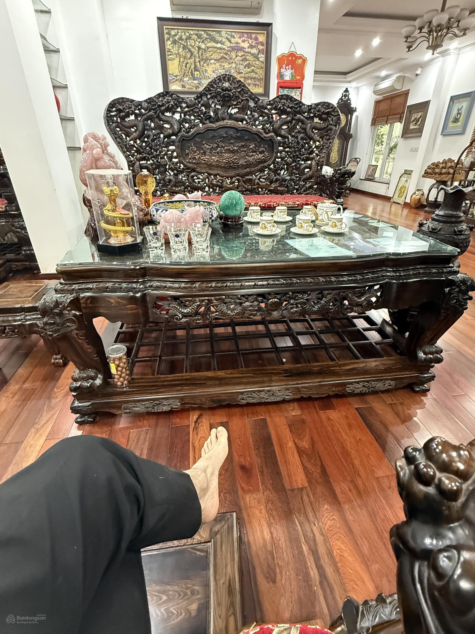 Bán biệt thự Lão Thành Cách Mạng- Chủ bán kín- 260m2 x 5T thang máy - Nội thất vip gỗ Hương 125 tỷ