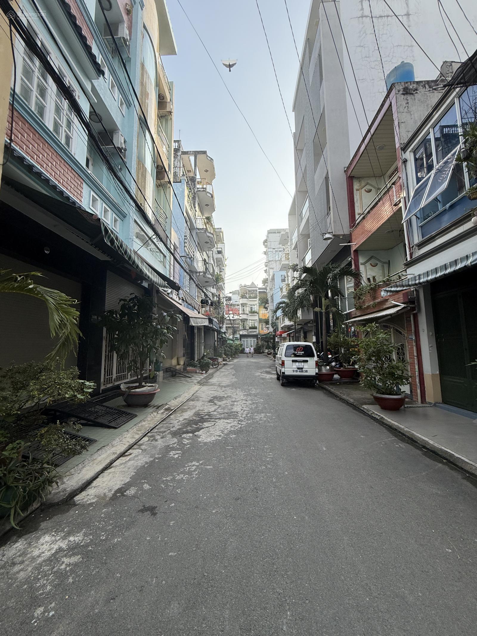 Bán nhà hẻm xe tải - căn góc 2 mặt tiền khu VIP 766 đường Lạc Long Quân, 4.1x13.4m, (6 tầng)