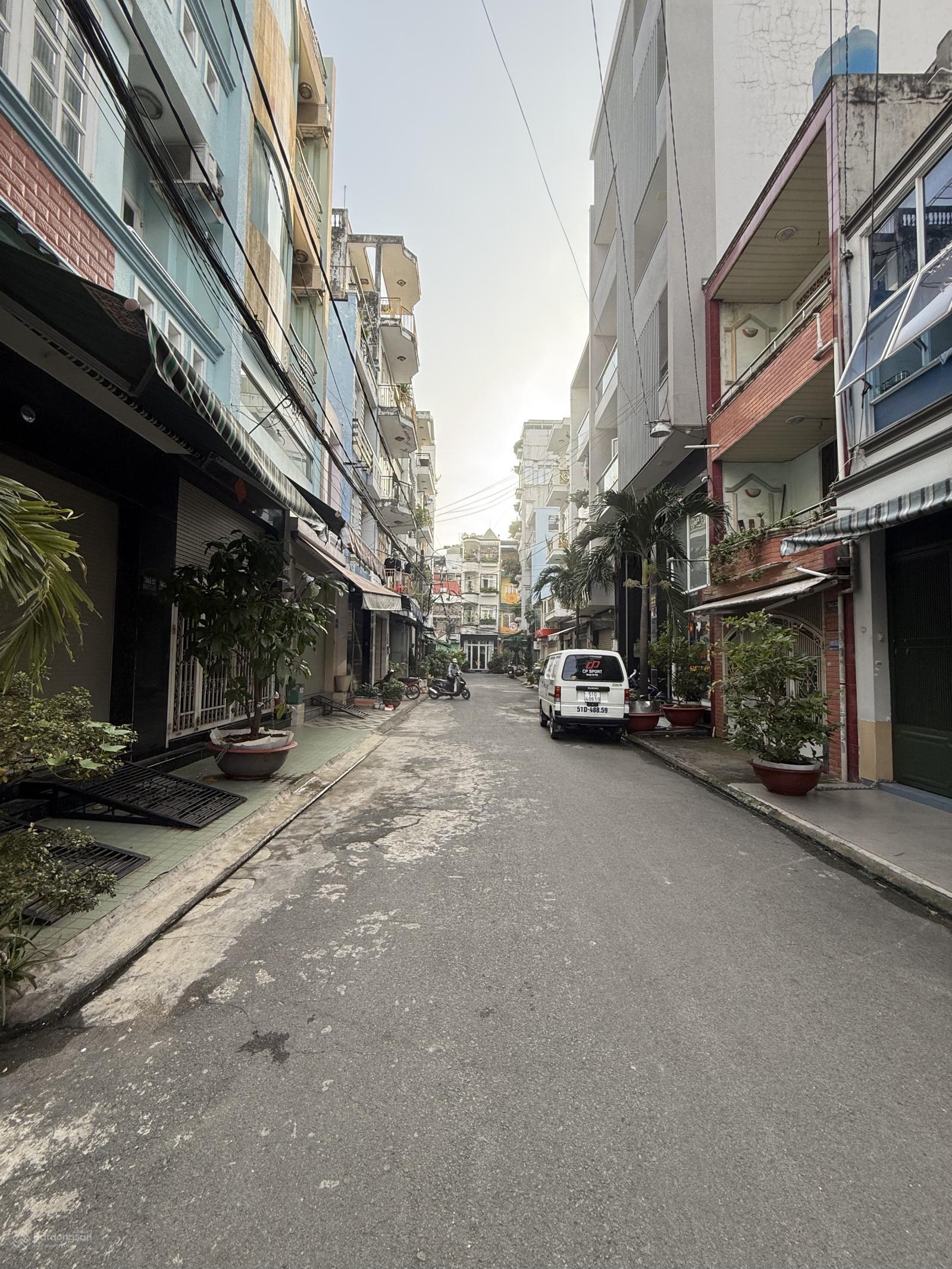 Bán nhà hẻm xe tải - căn góc 2 mặt tiền khu VIP 766 đường Lạc Long Quân, 4.1x13.4m, (6 tầng)