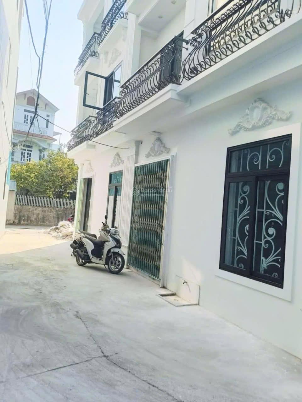 Cho thuê nhà 40m2 x 3 tầng mới hoàn thiện đẹp, mặt tiền 6m, ngõ 3m tại thôn Sinh Liên xã Bình Minh