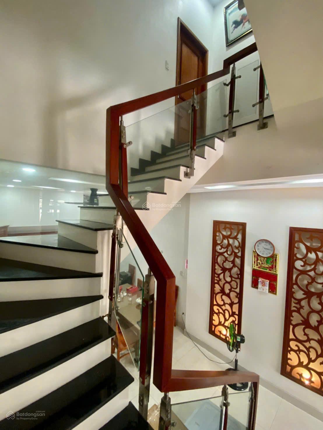 GẤP ! BÁN NHÀ ĐẸP 4 TẦNG  ĐƯỜNG 182  TĂNG NHƠN PHÚ A  QUẬN 9.