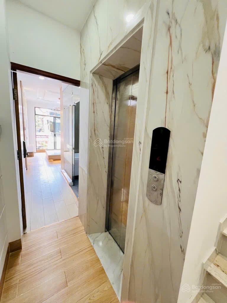 Bán nhà Cách Mạng Tháng Tám Quận 3 - HXH - 5 tầng - có thang máy - 8.99 tỷ Bán nhà Cách Mạng Tháng Tám Quận 3 - HXH - 5 tầng - có thang máy - 8.99 tỷ