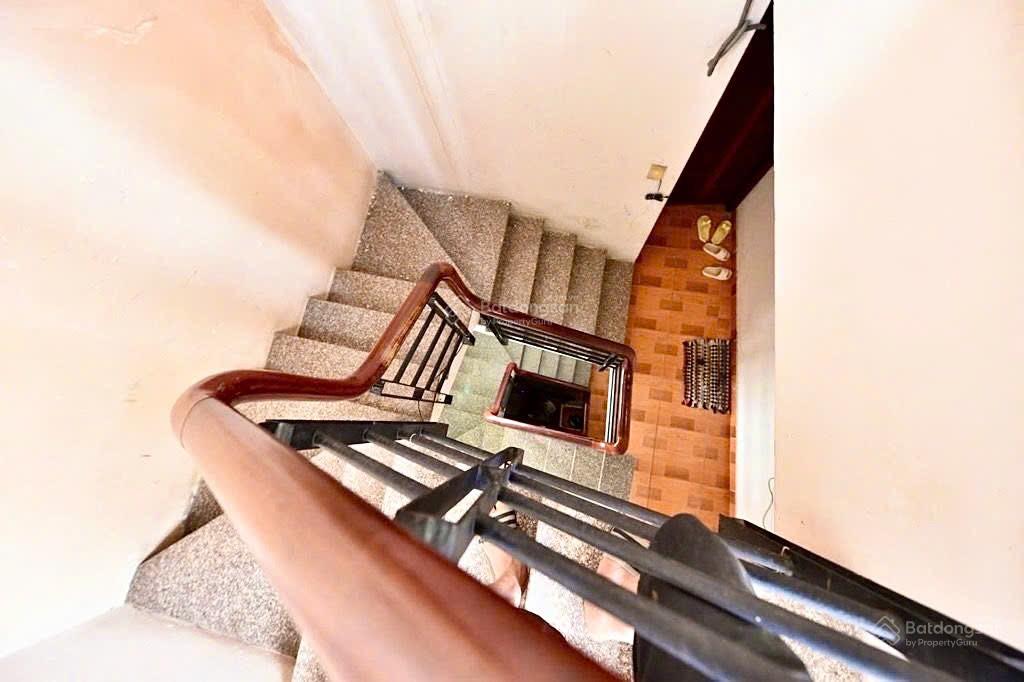 Nhà CHDV lâu năm, nở hậu - Cách Mạng Tháng 8 - 4/5x16m (74m2), 5 tầng - 12.9tỷ