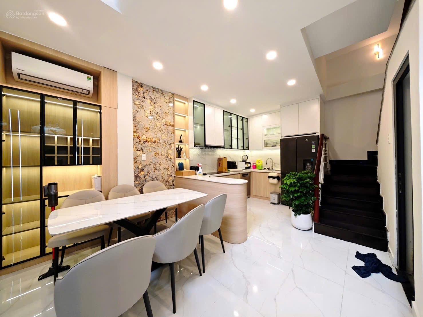 Nhà mới đẹp, hẻm 4m, nở hậu - Nguyễn Đình Chiểu - 3.5/5x7.5 (33/35m2), 5 tầng - 8.68 tỷ Nhà mới đẹp, hẻm 4m, nở hậu - Nguyễn Đình Chiểu - 3.5/5x7.5 (33/35m2), 5 tầng - 8.68 tỷ