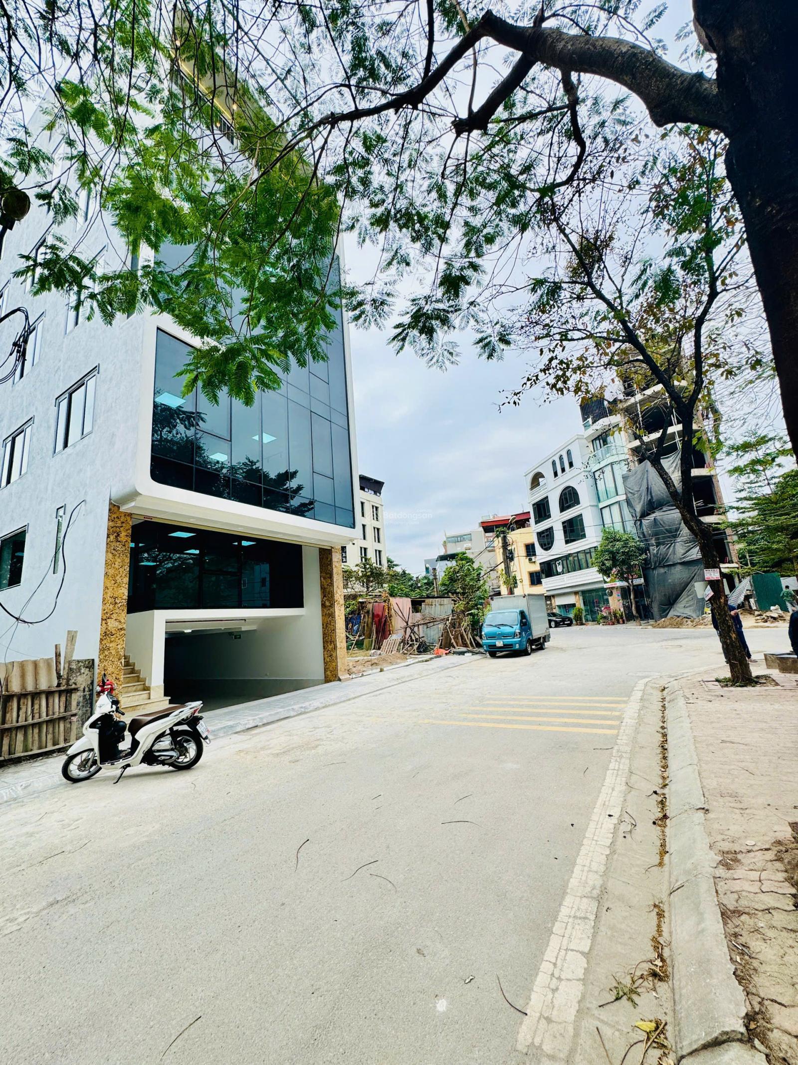 Chính chủ bán tòa văn phòng phố Cổ Linh, 100m2 - mặt tiền gần 7m - lô góc 4 mặt, 2 bên vỉa hè