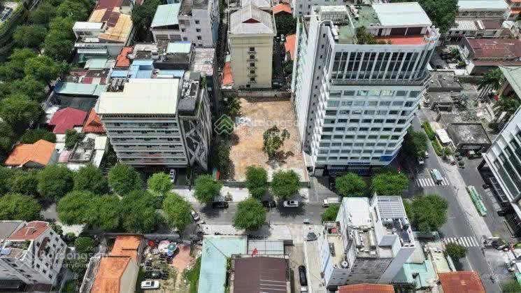 Đất giảm 65 tỷ - Nguyễn Văn Thủ Quận 1 - 31x44m - Hệ số 7.75 - Giá bán nhanh 1.235 tỷ