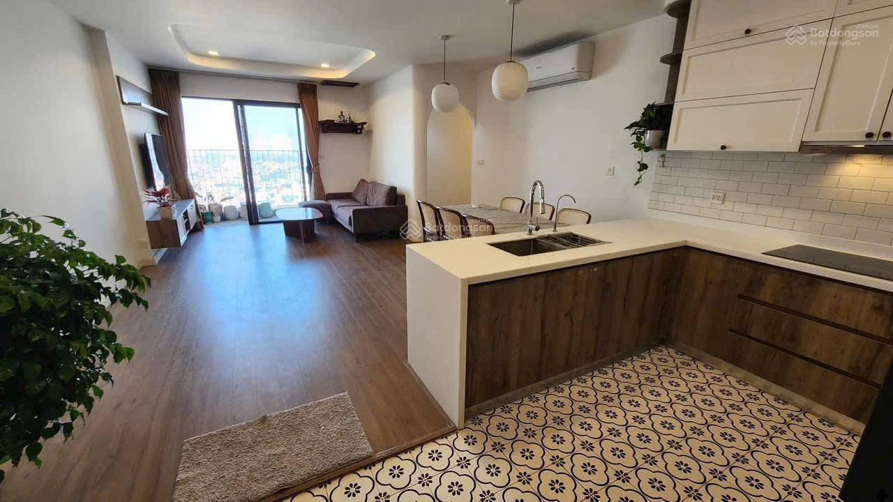 Bán CC Kosmo Tây Hồ, 9,1 tỷ, 84m2 sẵn sổ đỏ giao dịch, có slot ôtô. View hướng mát