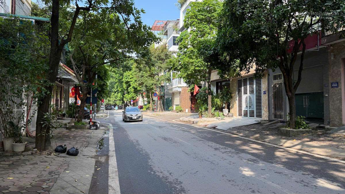 HIẾM! Bán nhà KĐT Văn Quán, Diện tích 65m, 5,5 tầng, ô tô tránh, nhà đẹp, giá đầu tư 16,8 tỷ.