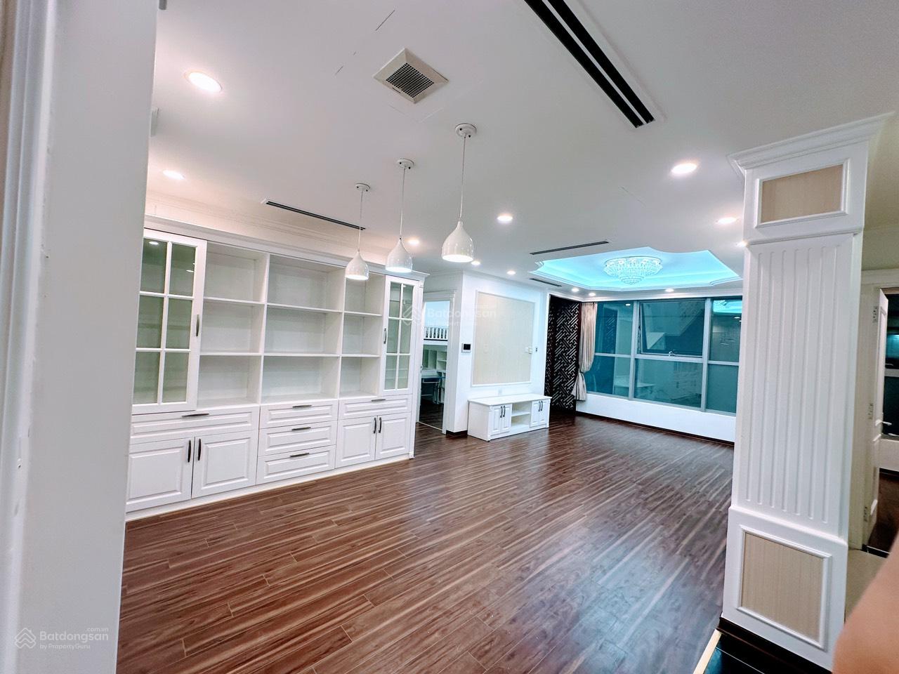 Bán Gấp Căn Hộ Chung Cư E3 Vũ Phạm Hàm 2PN 2 WC DT : 62m2 giá 5.4 tỷ LH : E Hoà 0917 495 *** Bán Gấp Căn Hộ Chung Cư E3 Vũ Phạm Hàm 2PN 2 WC DT : 62m2 giá 5.4 tỷ LH : E Hoà 0917 495 ***