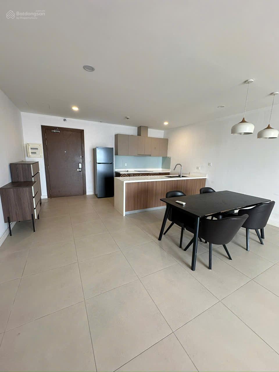 Cho thuê gấp căn hộ chung cư 2pn full đồ bên kosmo Tây hồ