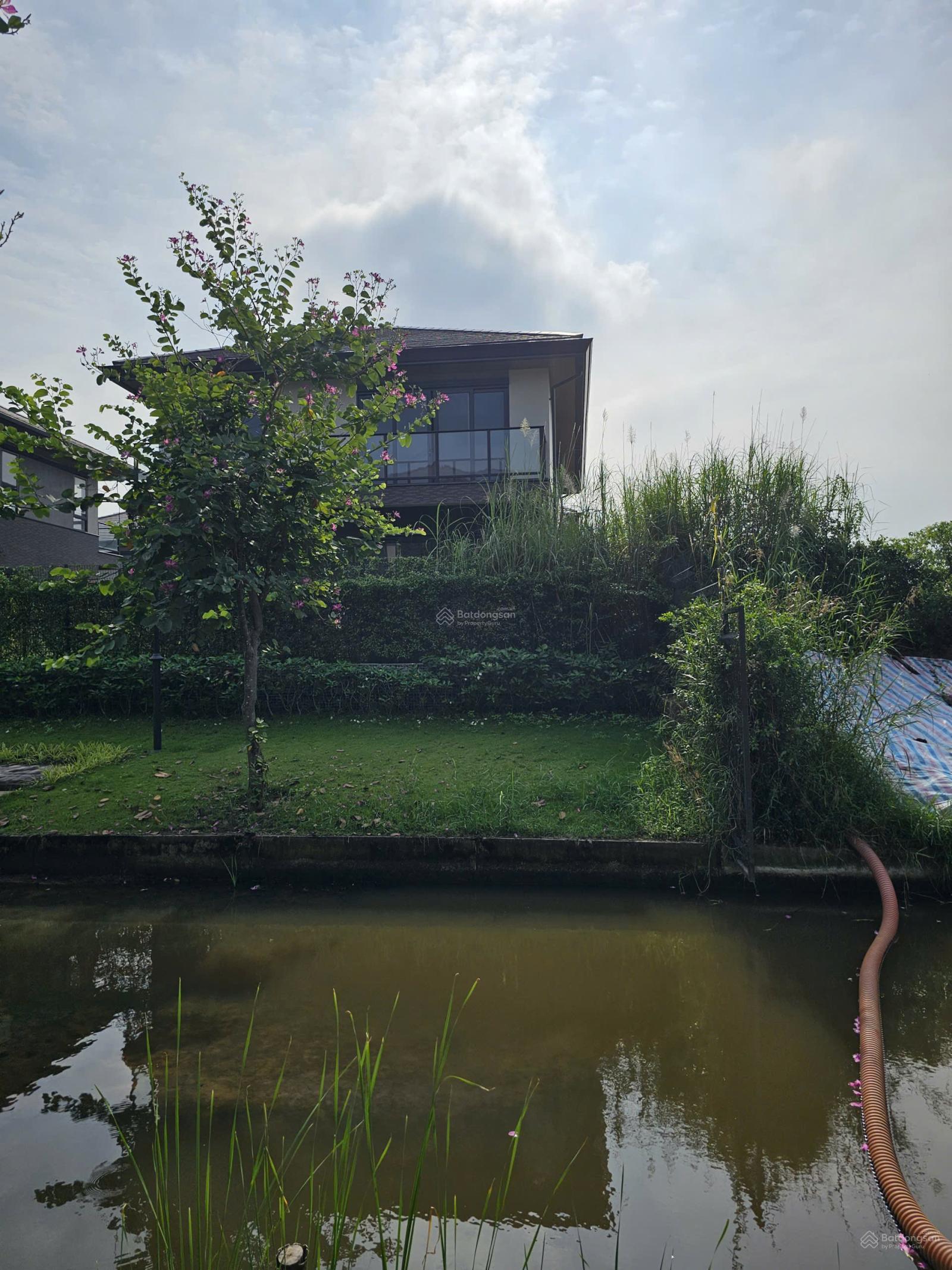 Cần ra gấp biệt thự view kênh đào 315m2-Giá full chỉ 11.5tỷ-Thuộc KĐT Waterpoint 355ha Nam Long