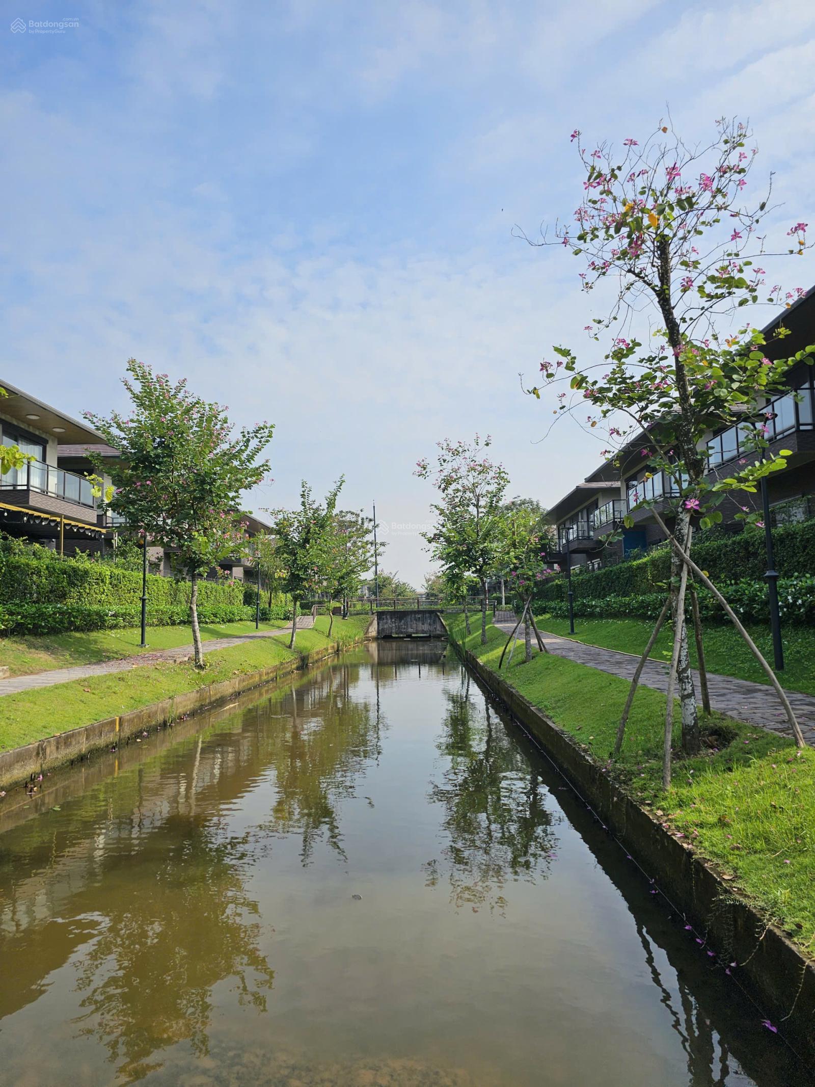 Cần ra gấp biệt thự view kênh đào 315m2-Giá full chỉ 11.5tỷ-Thuộc KĐT Waterpoint 355ha Nam Long