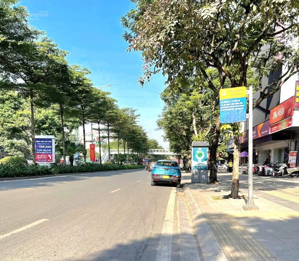 Cho thuê nhà phố Nguyễn Khánh Toàn - CG. Diện tích 110m x 2 tầng. Mặt tiền 5.5m. Giá 30tr/tháng