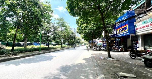 Cho thuê nhà phố Nguyễn Khánh Toàn - CG. Diện tích 110m x 2 tầng. Mặt tiền 5.5m. Giá 30tr/tháng