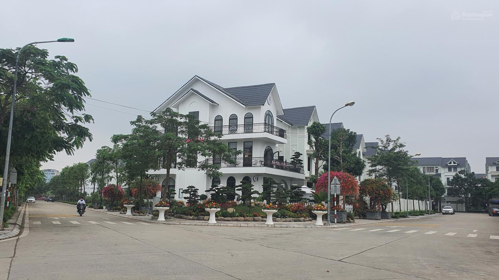 Biệt thự Geleximco giá 140tr/m2 cách siêu thị Aeon Hà Đông 1km. LH: 0975 159 ***