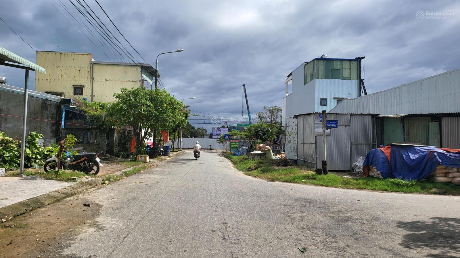 Bán gấp nhà cấp 4 .sát 9 tòa chung cư đang xây giá 4,2 tỷ, 100m2, đầy đủ tiện ích, Đà Nẵng