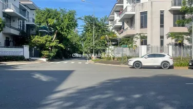 Bán gấp căn biệt thự Lavila góc 2MT đường 25m gần công viên và hồ bơi DT 132.8m2 SH giá 19.5tỷ