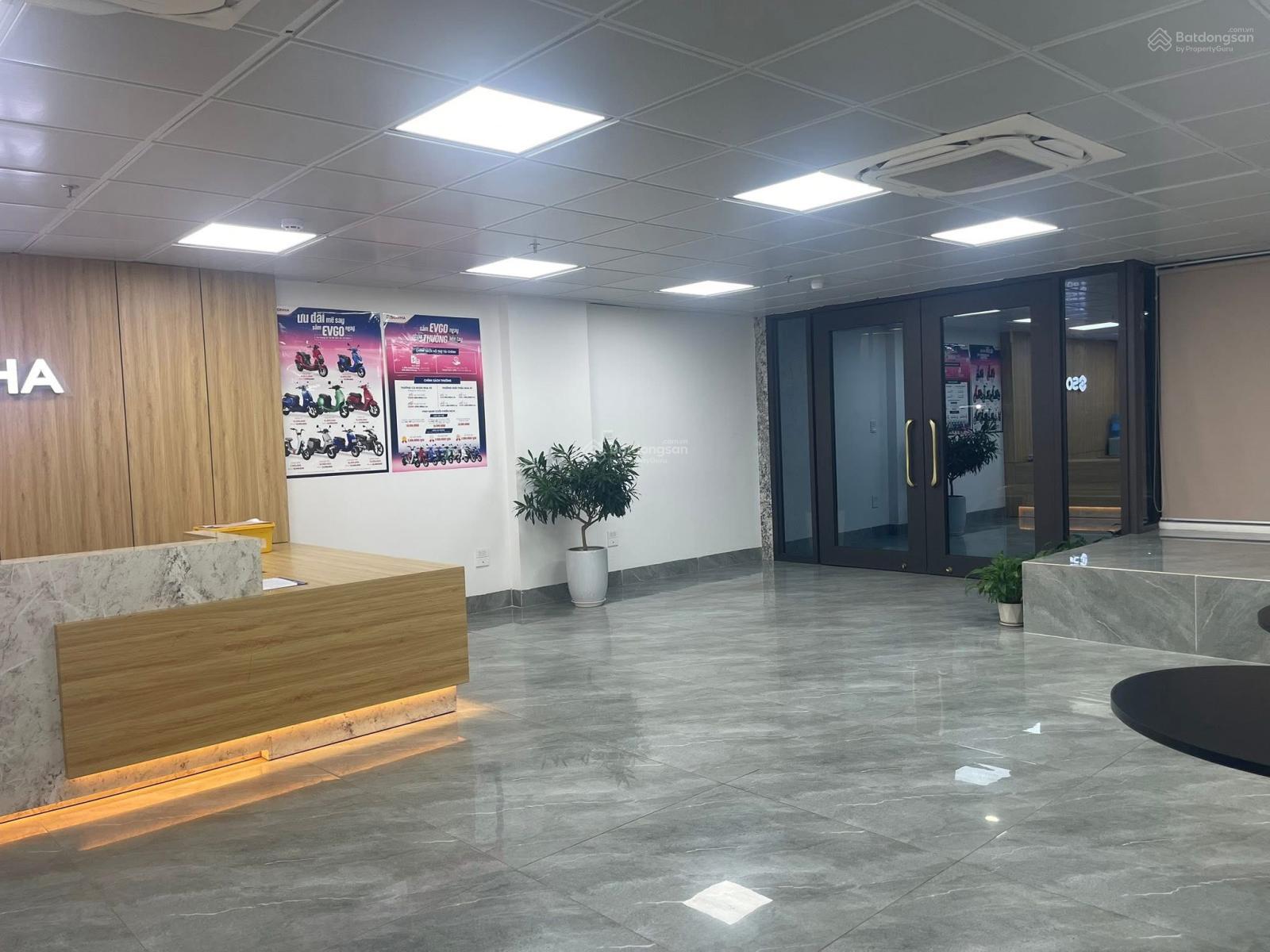 Bán building Trần Thái Tông- ô tô tránh- dòng tiền 2 tỷ/năm- thang máy - 125m2- mt 8m- giá: 88 tỷ