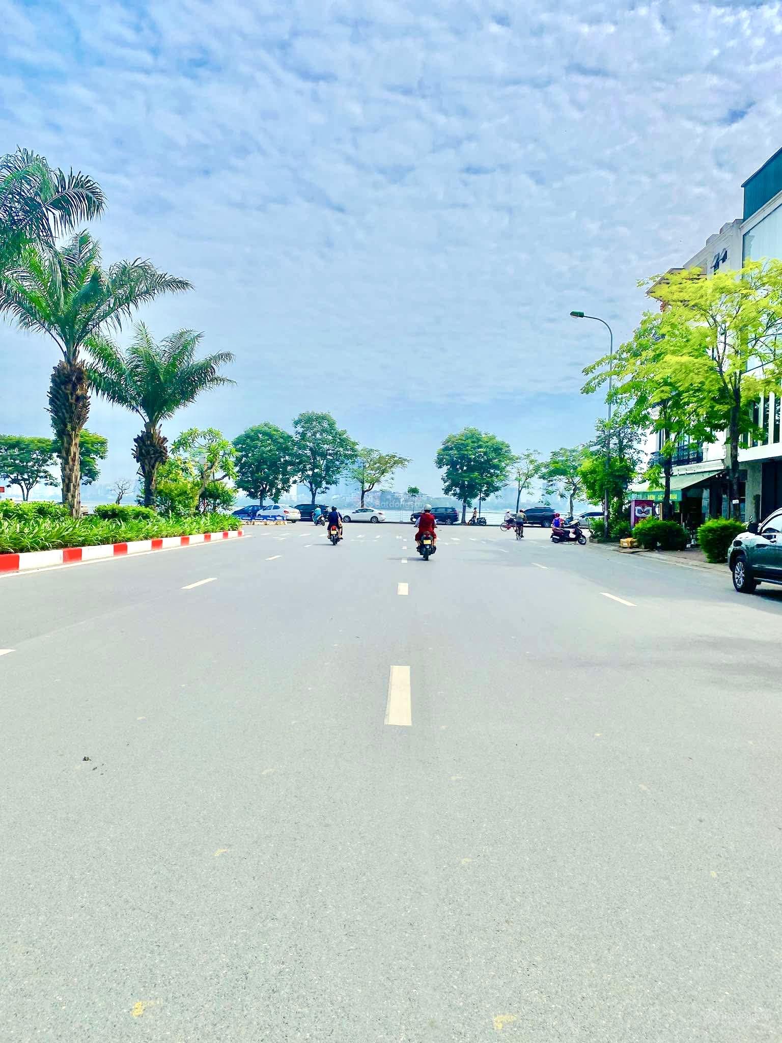 Chính chủ bán mảnh đất mặt tiền quyền lực lõi Tây Hồ. Vỉa hè, ô tô tránh. Giá 32 tỷ