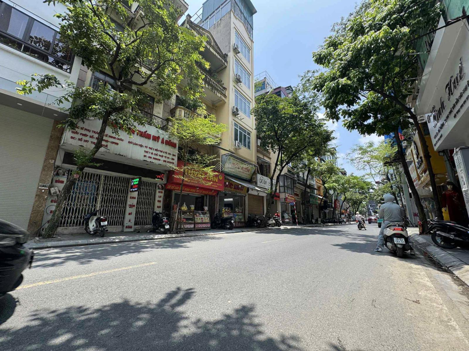 Chính chủ bán mảnh đất mặt tiền quyền lực lõi Tây Hồ. Vỉa hè, ô tô tránh. Giá 32 tỷ