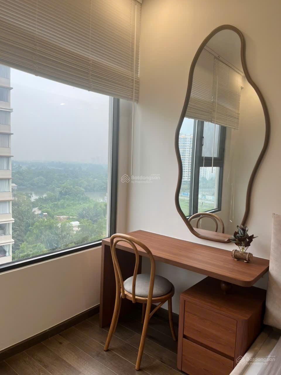 Cần bán căn hộ góc 2PN cụm Panorama, full nội thất xịn, đã có sổ hồng, nhận nhà đón tết ngay