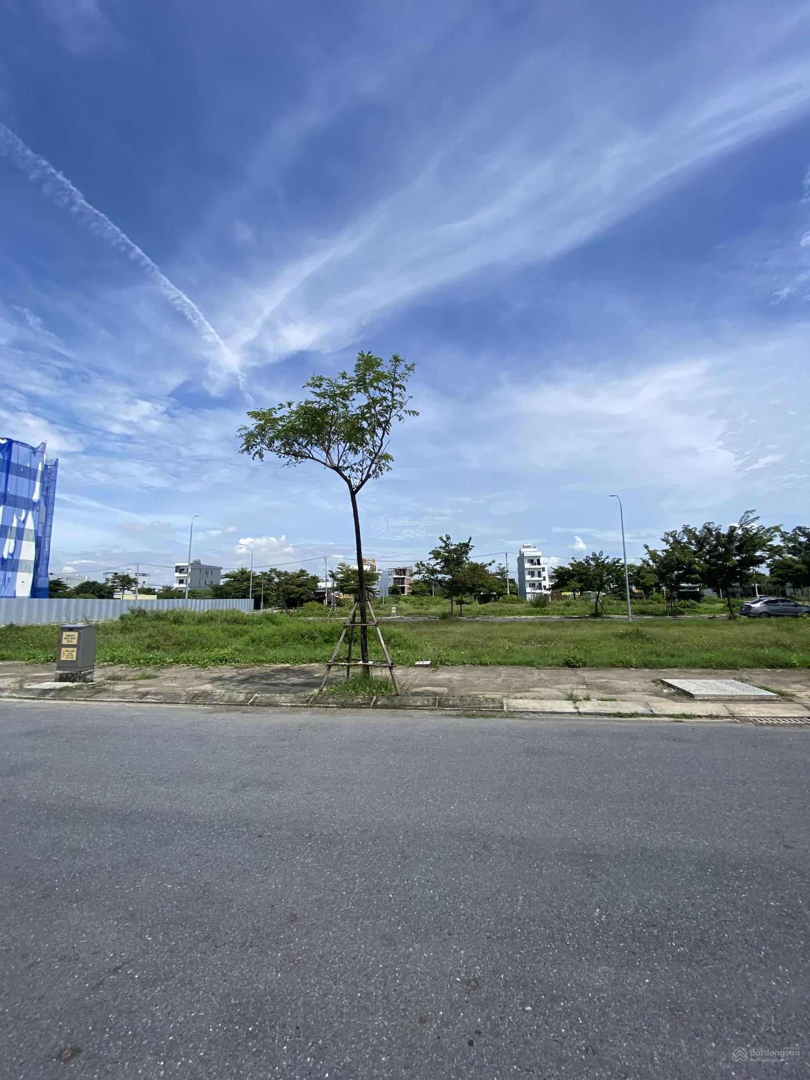 Bán lô đất 108m2 kề bên tòa Plaza 1 và 5 phân khu T3 FPT vị trí siêu đẹp giá tốt nhất khu