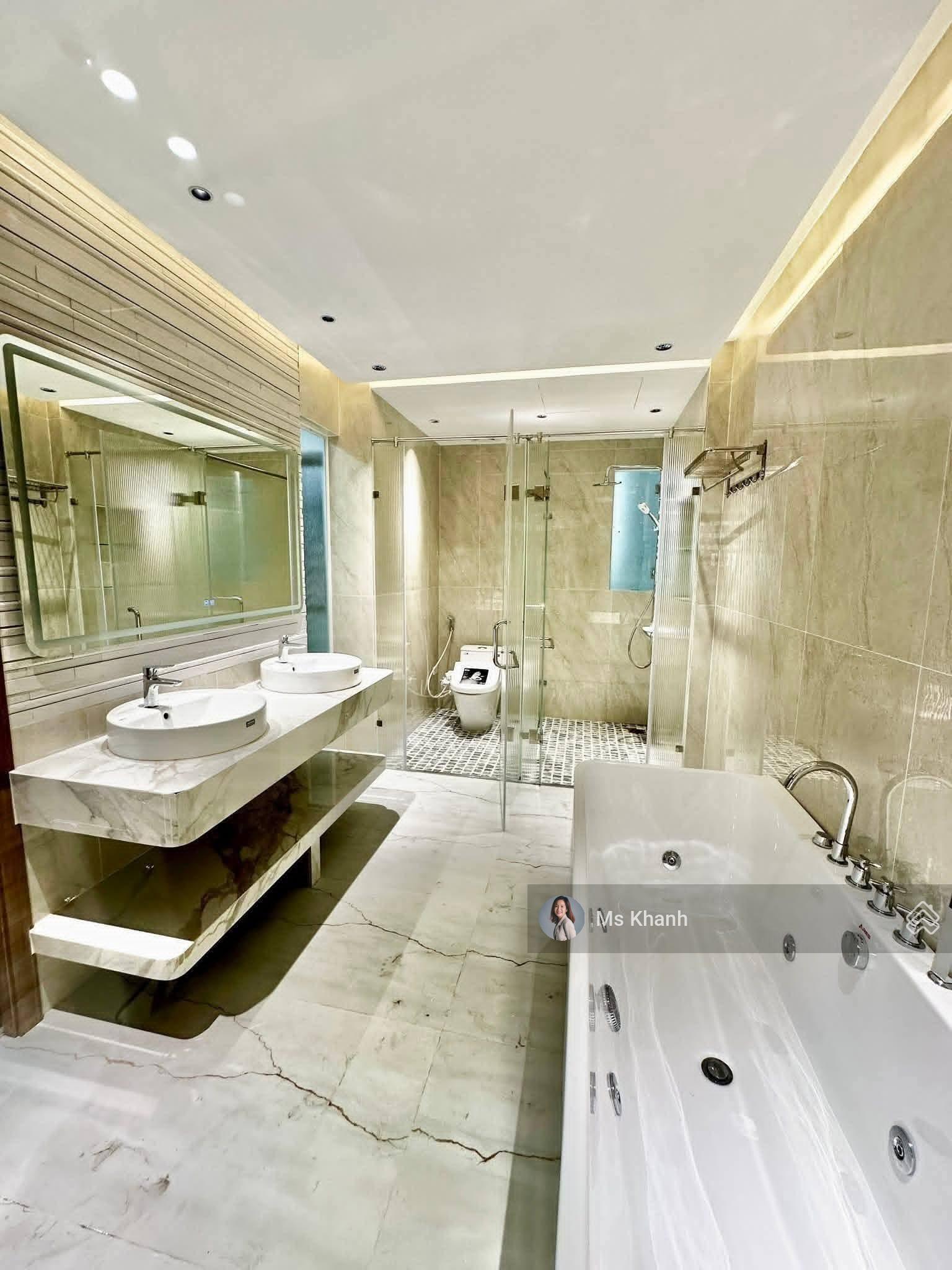 Bán tòa nhà hàm cá mập Việt Hưng - Nhà vip lõi Long Biên - 100m2, 8 tầng duplex: Giá 26 tỷ Bán tòa nhà hàm cá mập Việt Hưng - Nhà vip lõi Long Biên - 100m2, 8 tầng duplex: Giá 26 tỷ