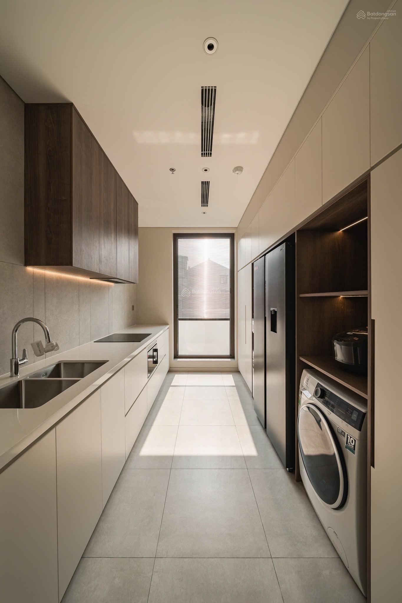 Bán tòa nhà căn hộ phố Tô Ngọc Vân , DT 150m2 x 9T ,MT 12m , Gía 118 tỷ