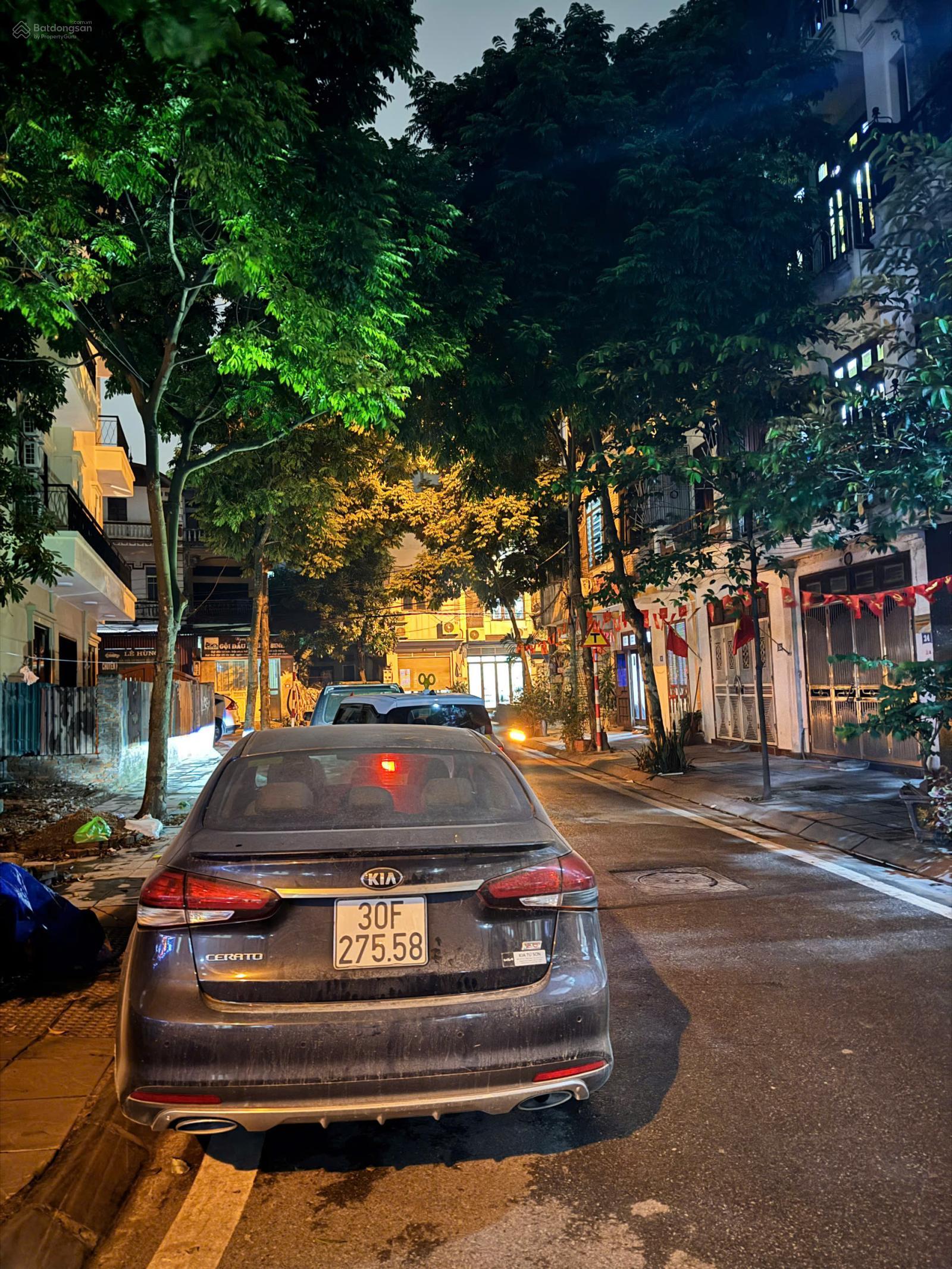 Bán đất phố Gia Thụy, Long Biên 95m2 x mặt tiền 6m - ô tô tránh - phân lô - thoáng trước vĩnh viễn