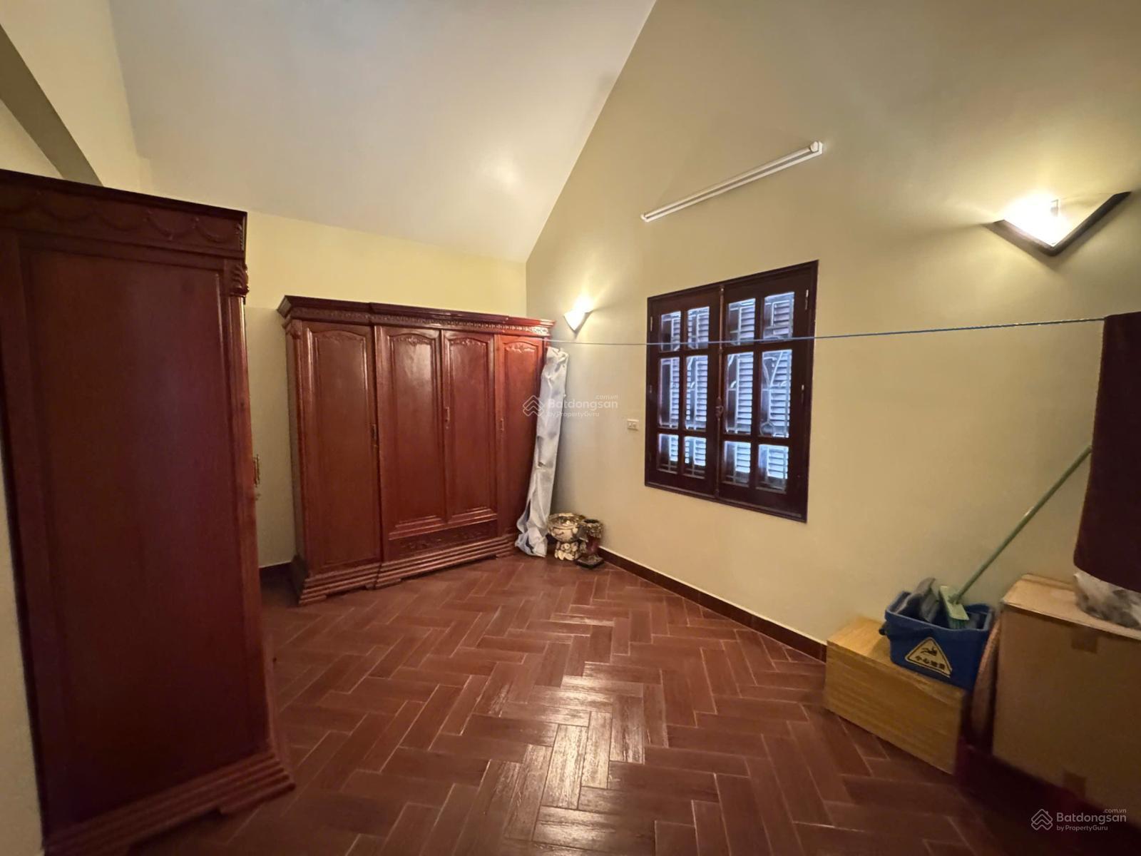 Chủ gửi bán biệt thự trung tâm thành phố để lại toàn bộ đồ nội thất.