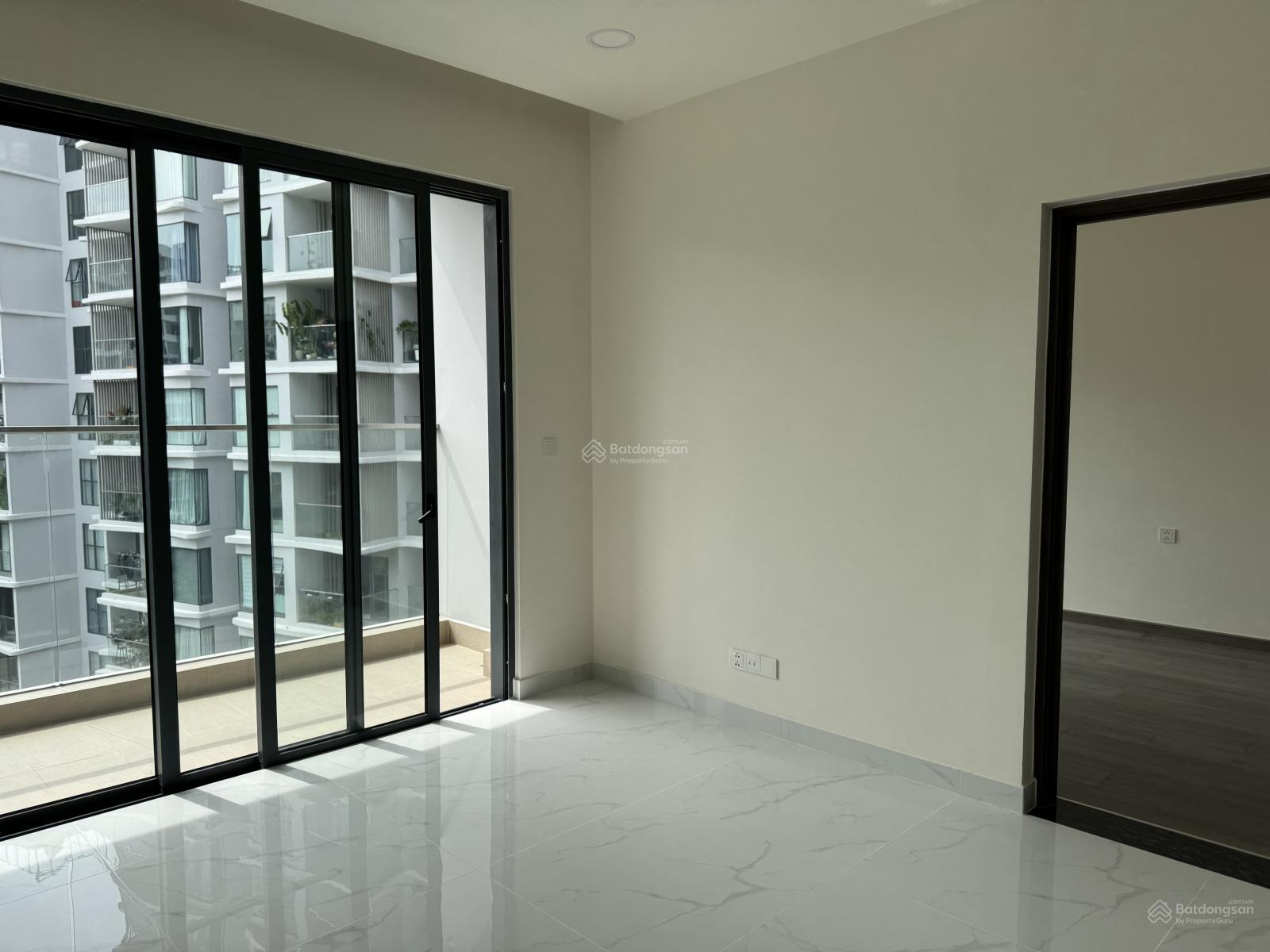 Bán nhanh, 2 phòng ngủ 96m2, Centery, C4 view hồ bơi, giá chỉ 8tỷ All in. Xem nhà ngay hôm nay