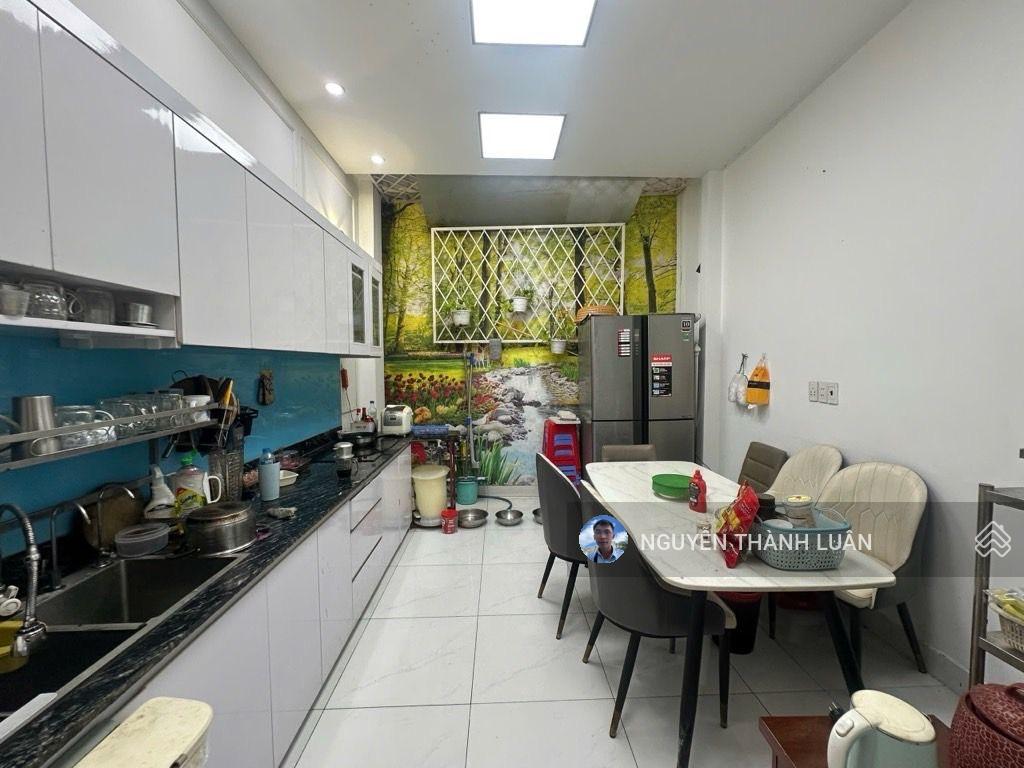 Nhà 4 tầng- 4 phòng ngủ- ngay ĐH Văn Lang