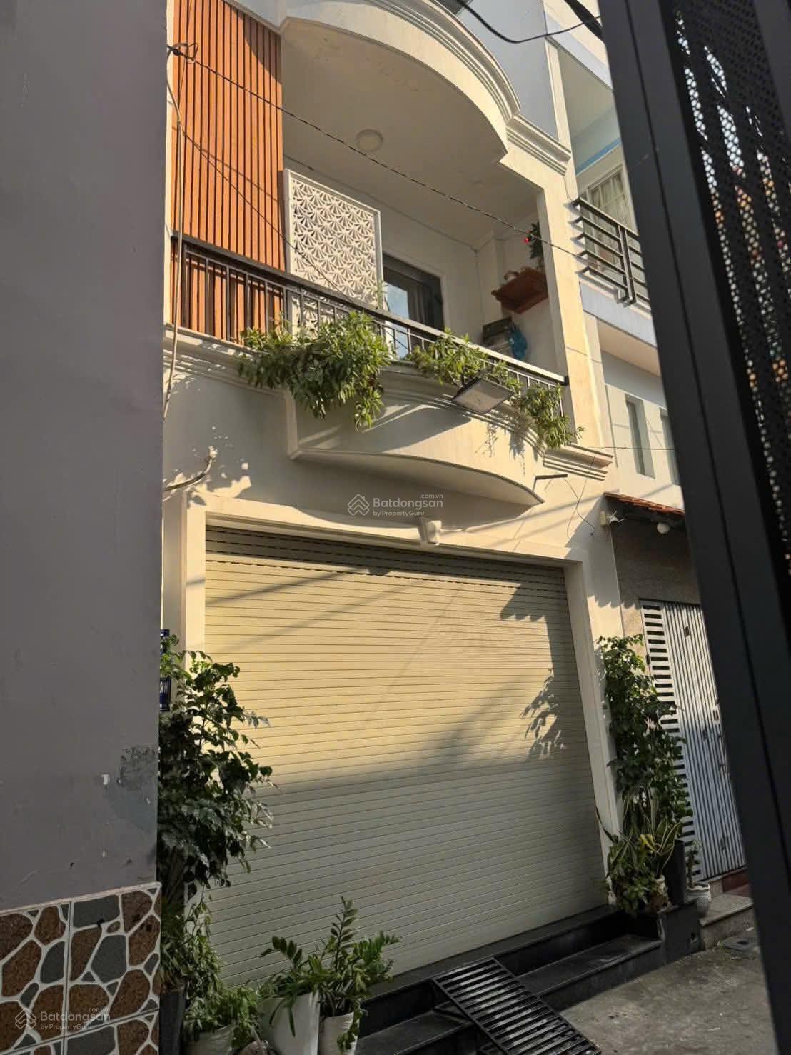 Bán nhà hẻm ViP ngay phường Tân Sơn Nhì 4,5x11 trệt lầu đúc nhà đẹp giá chỉ 6,4 tỷ TL Bán nhà hẻm ViP ngay phường Tân Sơn Nhì 4,5x11 trệt lầu đúc nhà đẹp giá chỉ 6,4 tỷ TL