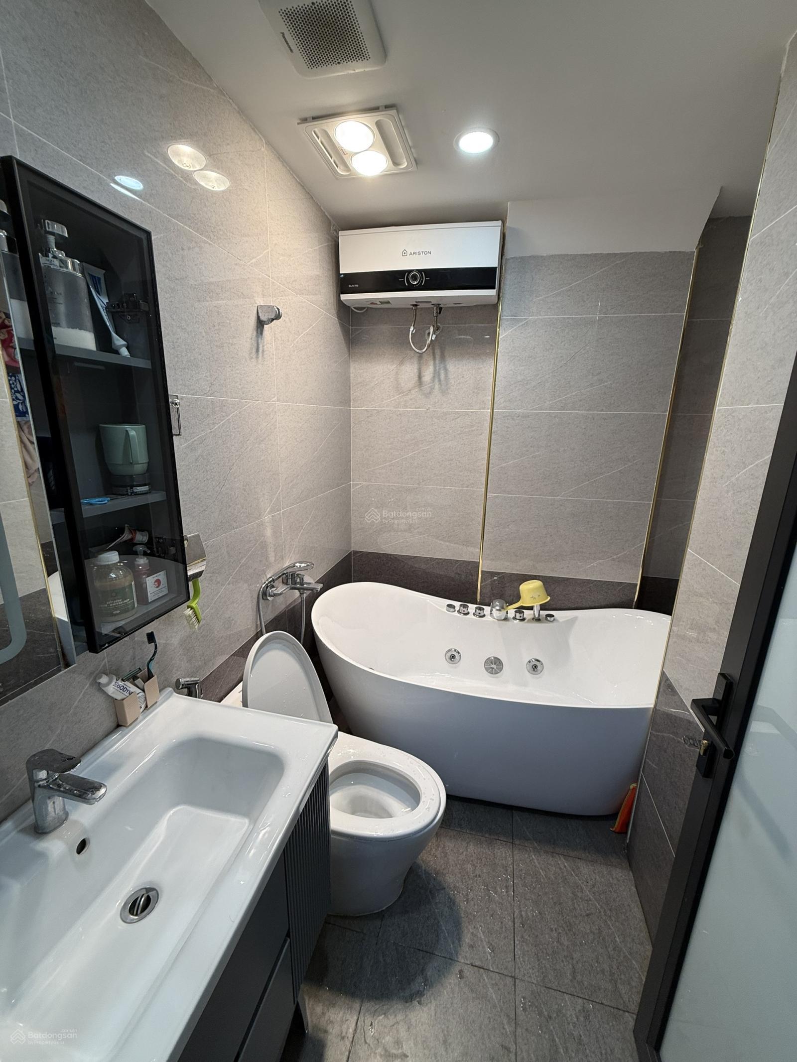 Cần bán nhanh nhà đẹp ở luôn xã Tứ Hiệp, ô tô đỗ cửa, 6,2 tỷ 40M x 3 Tầng mới-Kinh doanh được.