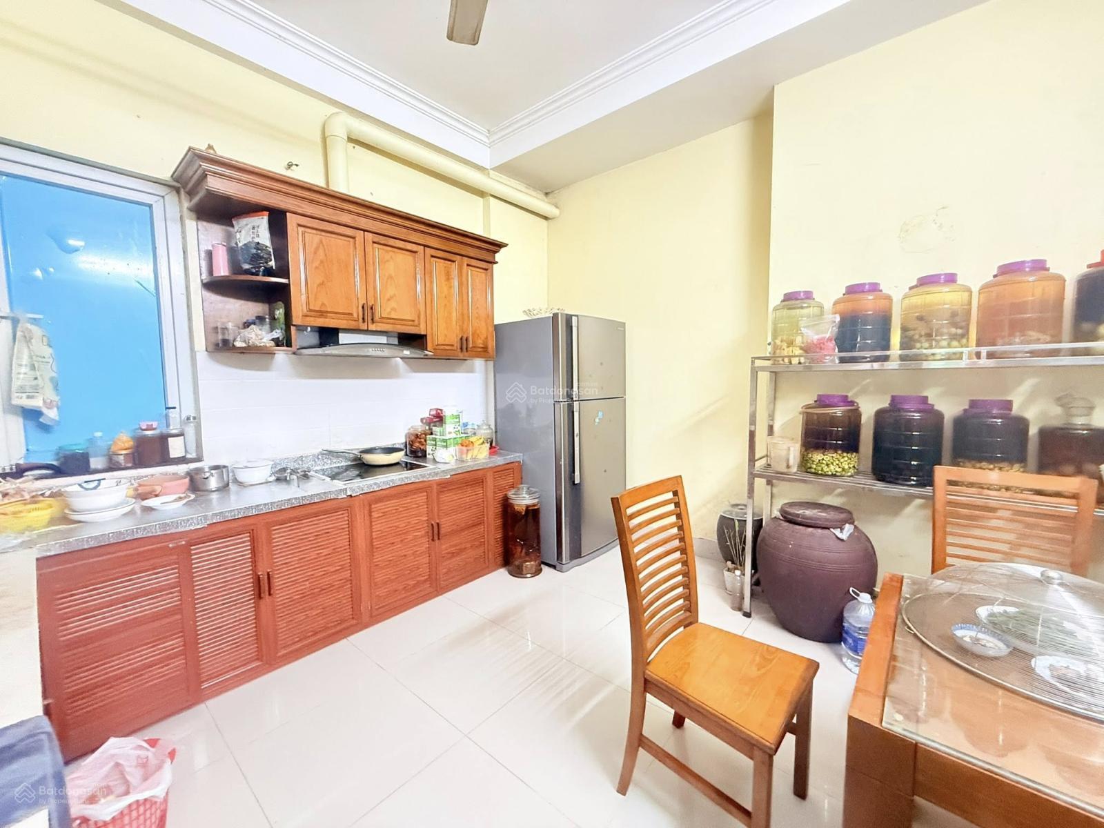 Nhà Nguyễn Thái Học 59m*5T, MT 4.2m, 15m ra phố, căn góc, ngõ rộng 5m, ô tô 7 chỗ vào nhà, 3 thoáng