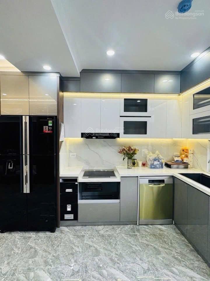 Bán nhà sát chợ đại từ-Hồ Linh Đàm- Ô tô đỗ cửa-34Mx5 Tầng-nhà đẹp ở luôn. 8,4 Tỷ