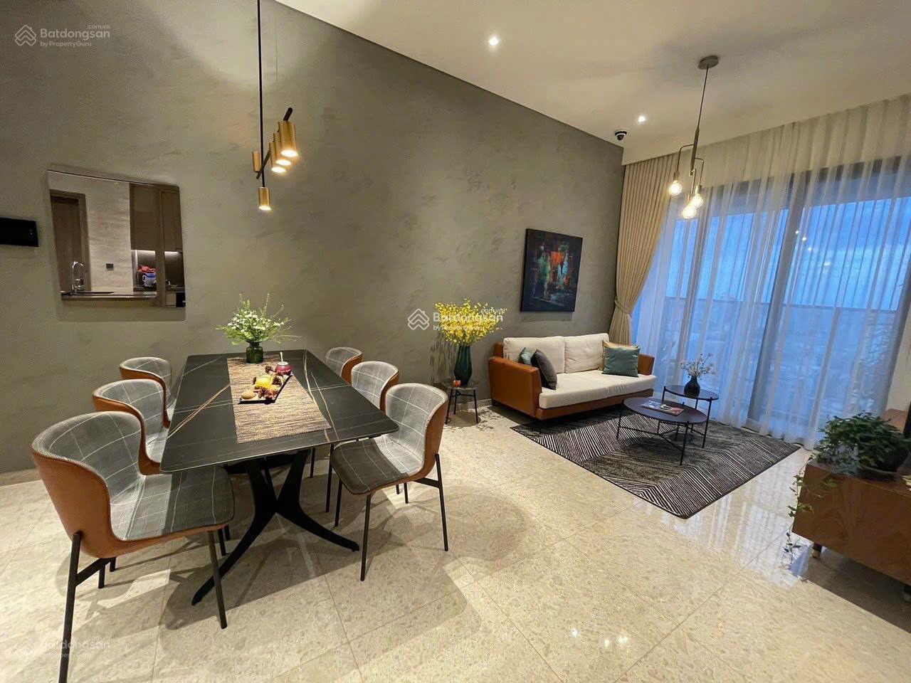 Chủ bán CHCC Hùng Vương Plaza Q. 5 DT 118m2 -3PN 3WC. Giá 8 tỷ7, sổ hồng. Liên hệ: 0934 144 *** Hương