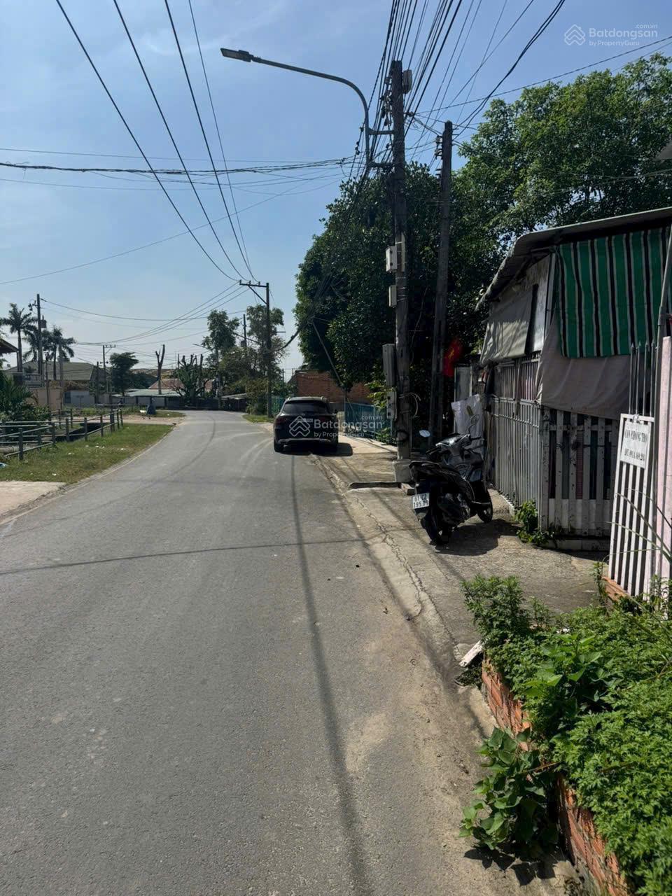 Bán nhà có dãy trọ mặt tiền Hưng Định 17; DT 215m2; TC 100%; Thu nhập 10tr/th; Gần chợ Búng