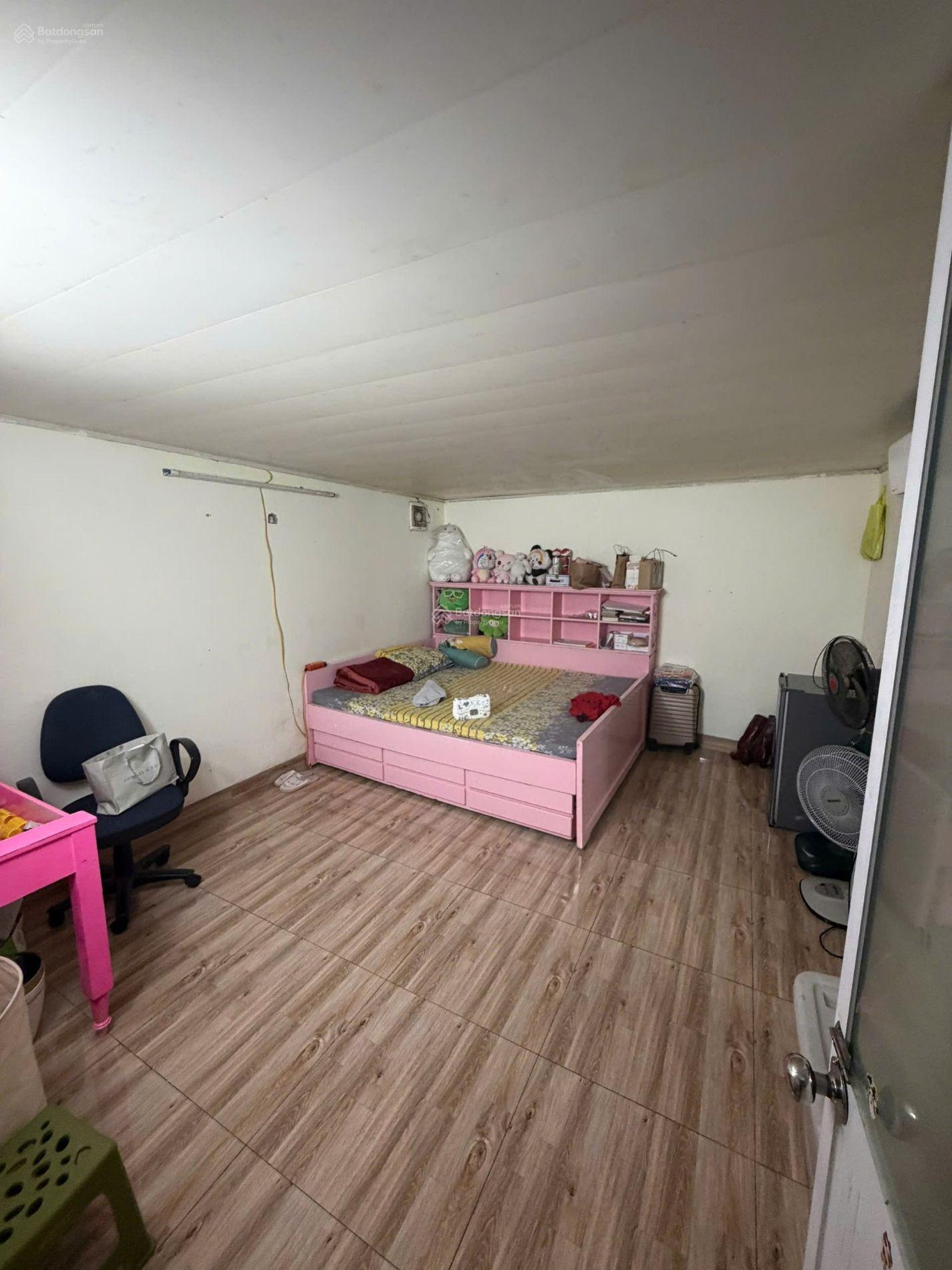 Bán nhà Giải Phóng, diện tích rộng, ô tô đỗ cửa, 2 tầng, đẹp ở ngay, giá bán siêu tốt