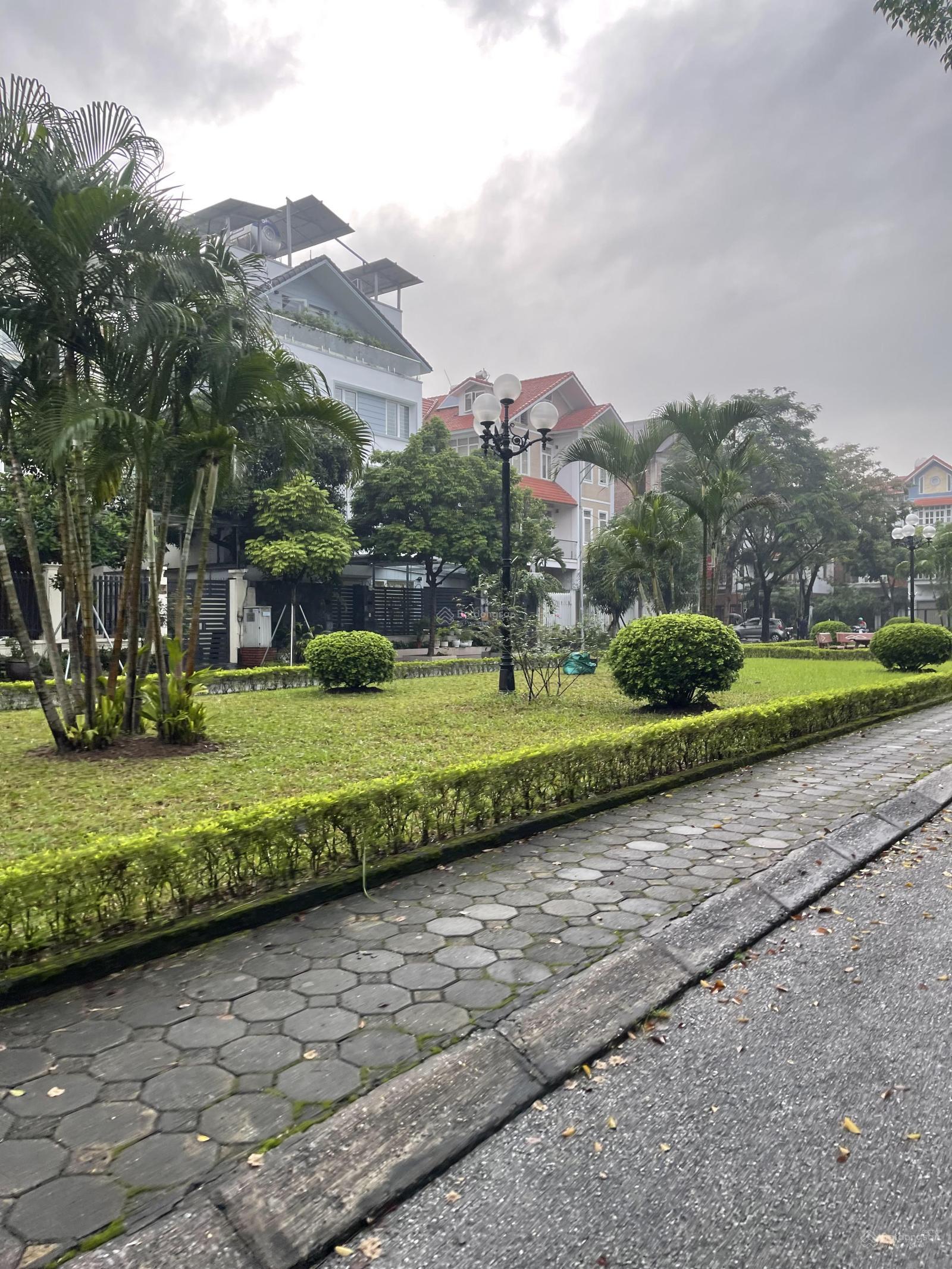 Chính chủ Bán biệt thự song lập diện tích 166m2, tại Khu đô thị Việt Hưng, Long Biên, giá: 46.5 tỷ